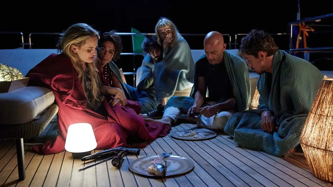 Mistério em Alto Mar (2023)