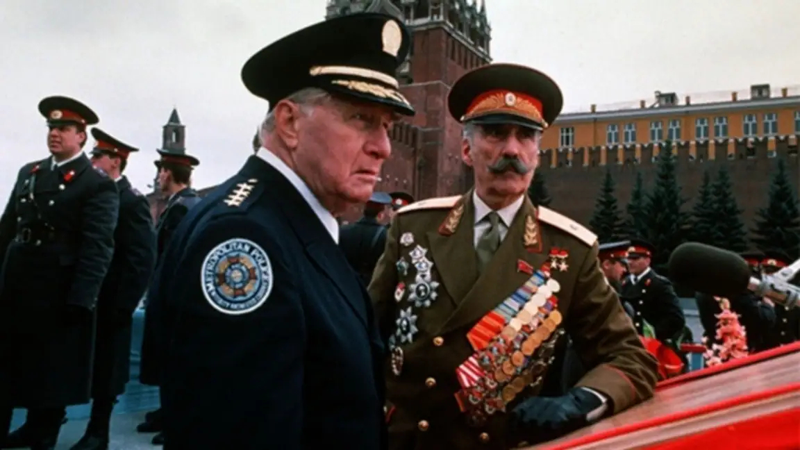 Loucademia de Polícia 7: Missão Moscou (1994)