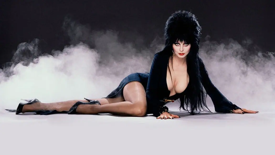 Elvira: A Rainha das Trevas (1988)