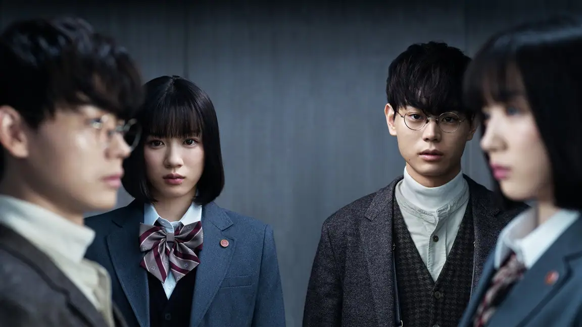 Cena da série Os Refens do Professor Hiiragi