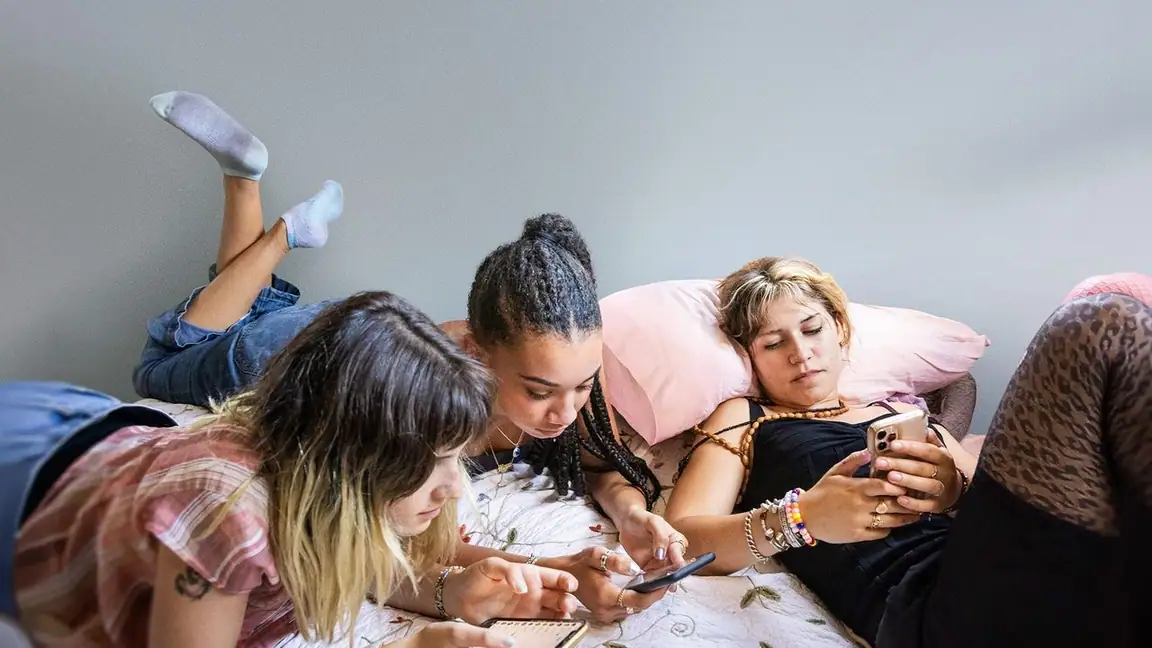 Cena da série Estudos Sociais Crescendo na Era Digital