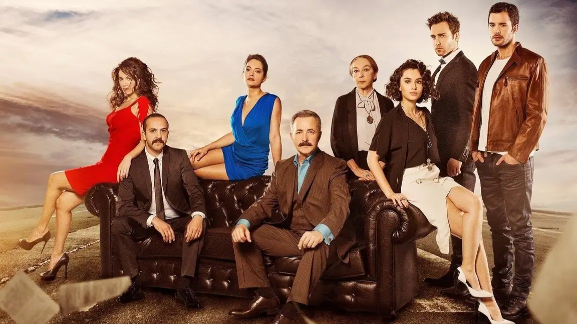 Cena da série Racon: Ailem Için