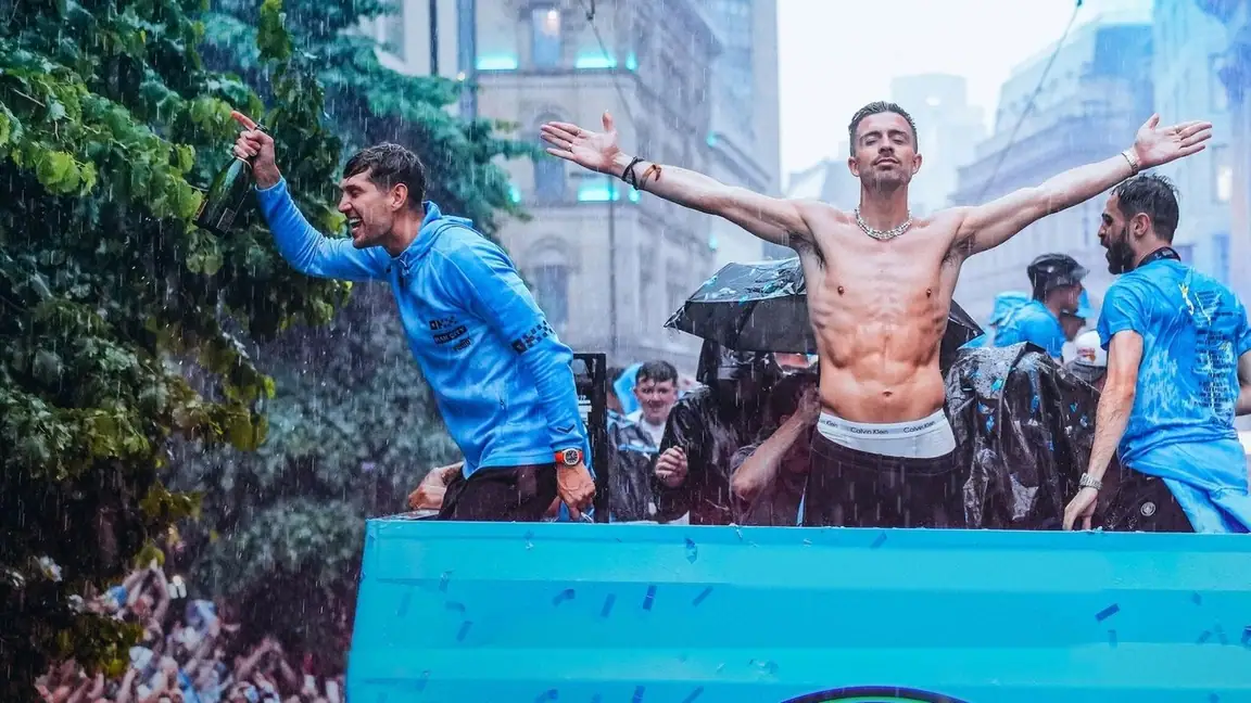 Cena da série Unidos Manchester City Tricampeao
