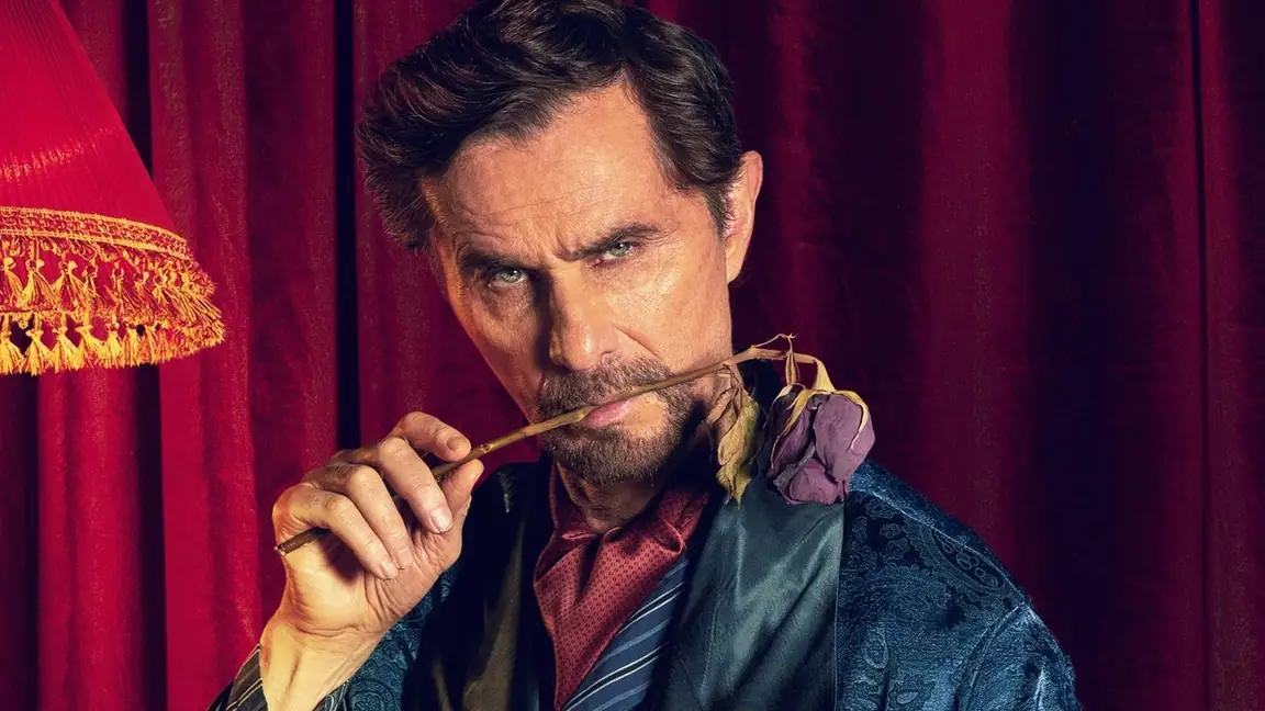 Cena da série O Galã: A TV Mudou, Ele Não
