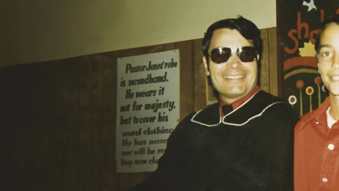 Cena da série Cult Massacre One Day in Jonestown