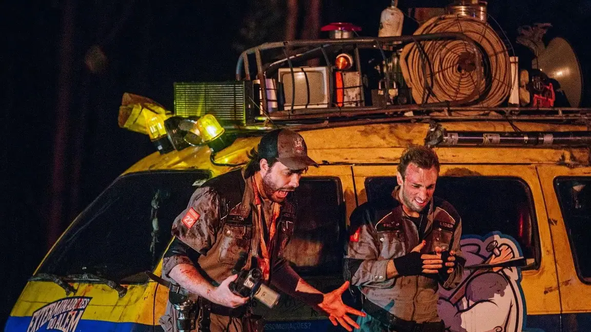 Cena da série Exterminadores do Além
