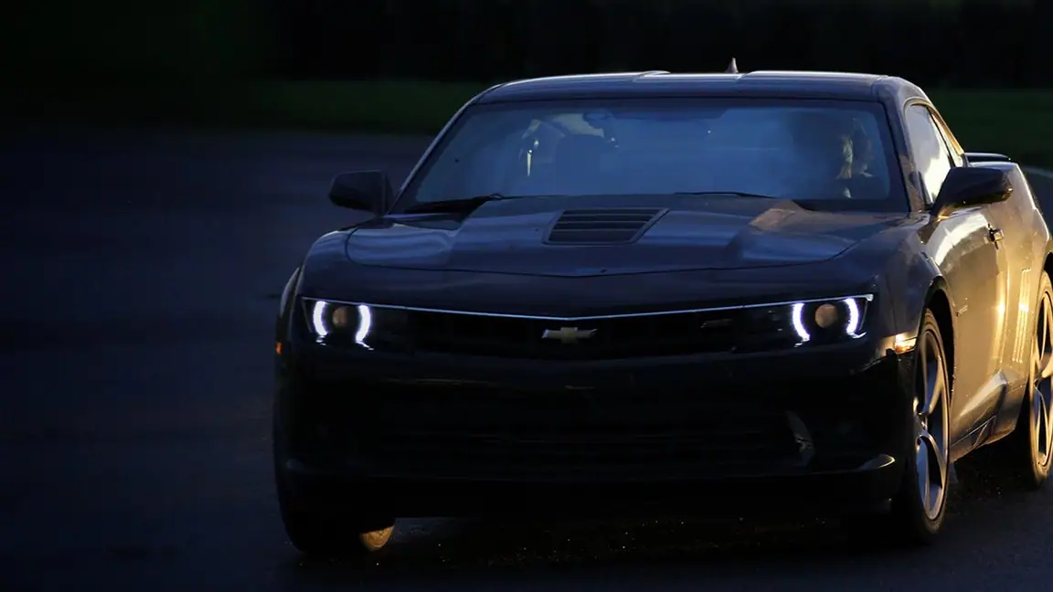 Cena da série Criadores de Supercarros