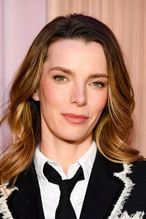 Betty Gilpin