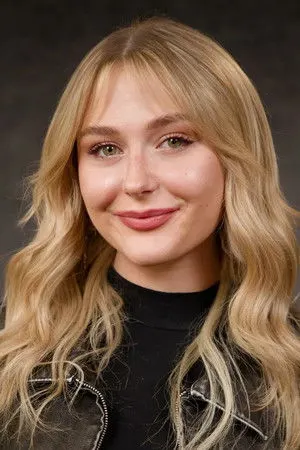 Alyvia Alyn Lind