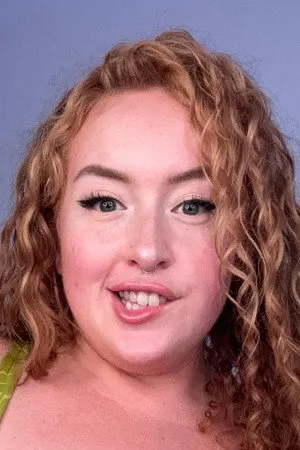 Gwen Adora