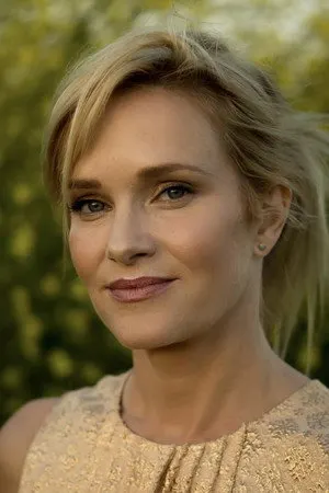 Nicholle Tom